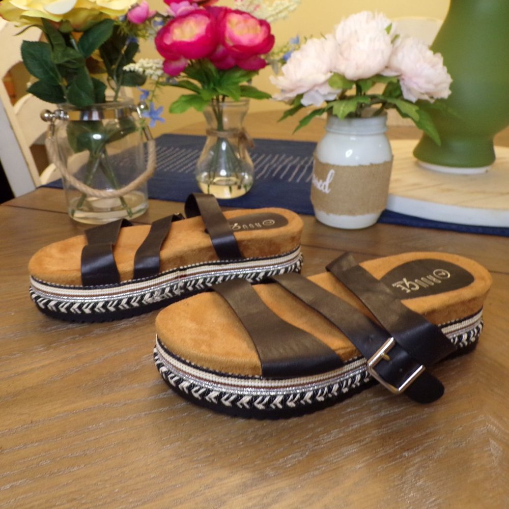 Rouge Helium Womens Sandals - USED